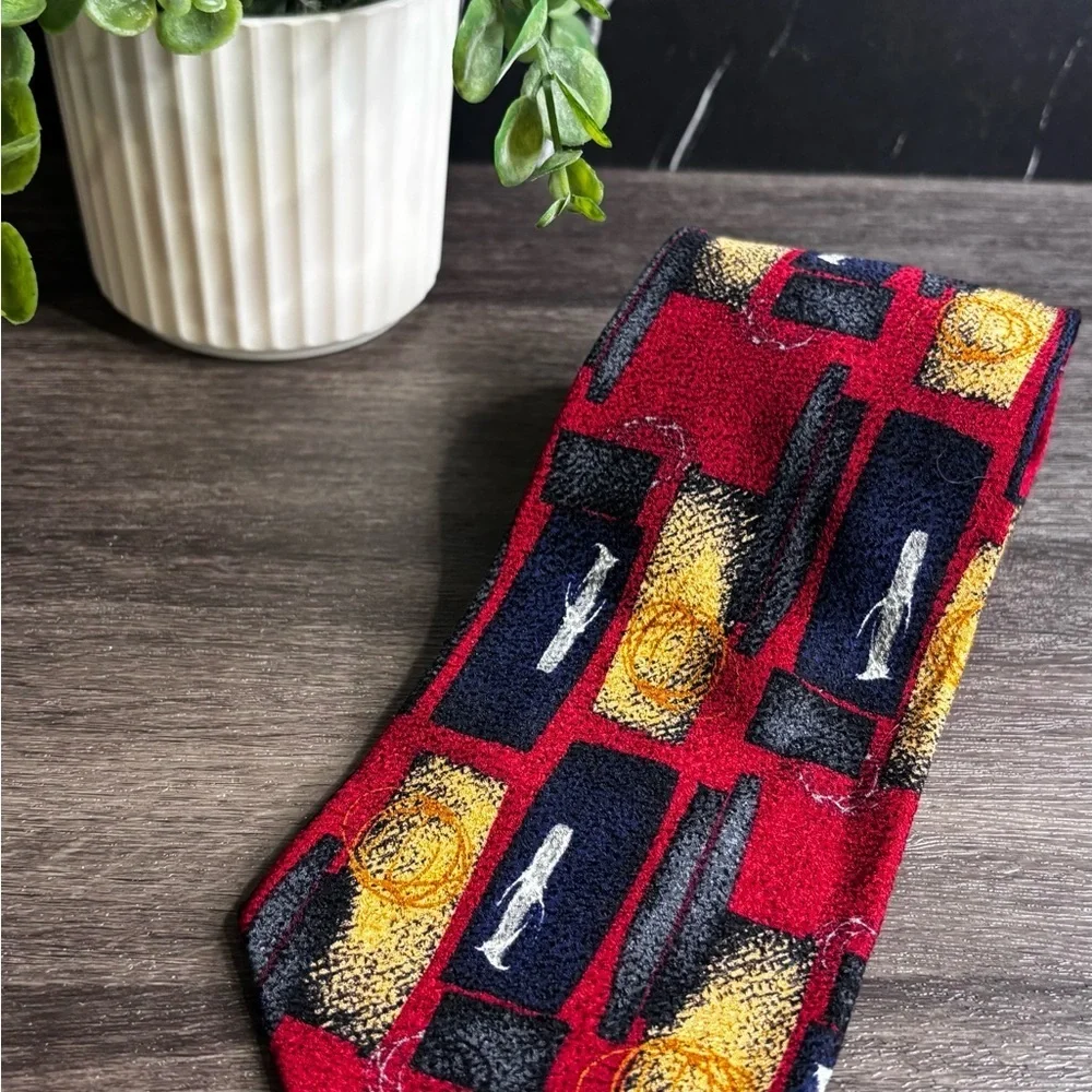Stylish Red and Black Patterned Tie